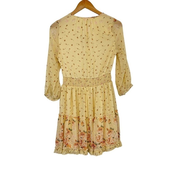 Coco + Jaimeson Floral Chiffon Smocked Waist Dress Sz Medium Pale Yellow - Picture 2 of 9